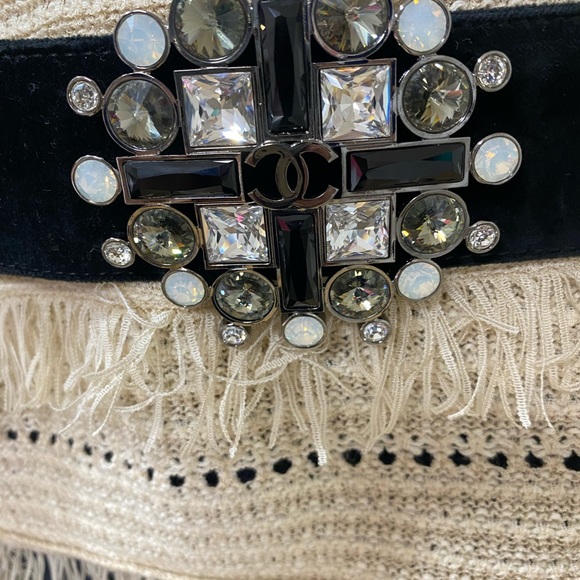 Rare find Chanel Black
Velvet Wide Pastae Belt Large 95/38 - Picture 4 of 13